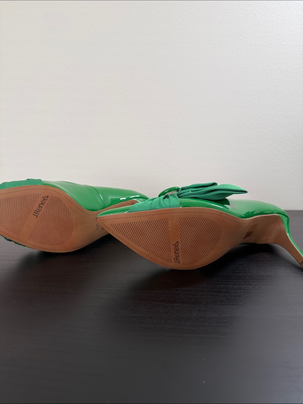 J.Renee Green Patent Pointed-Toe Pumps with Bow. Size 8 - Picture 6 of 6